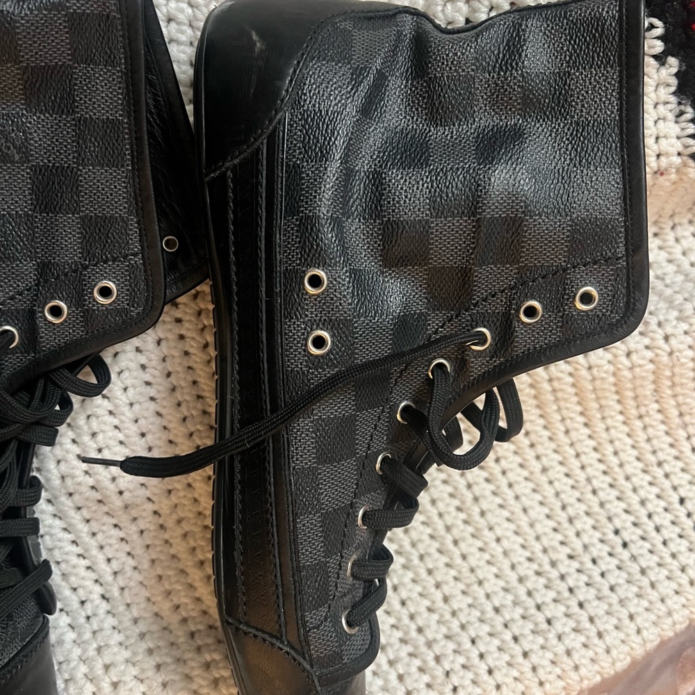 Authentic Louis Vuitton men shoes - Picture 6 of 8